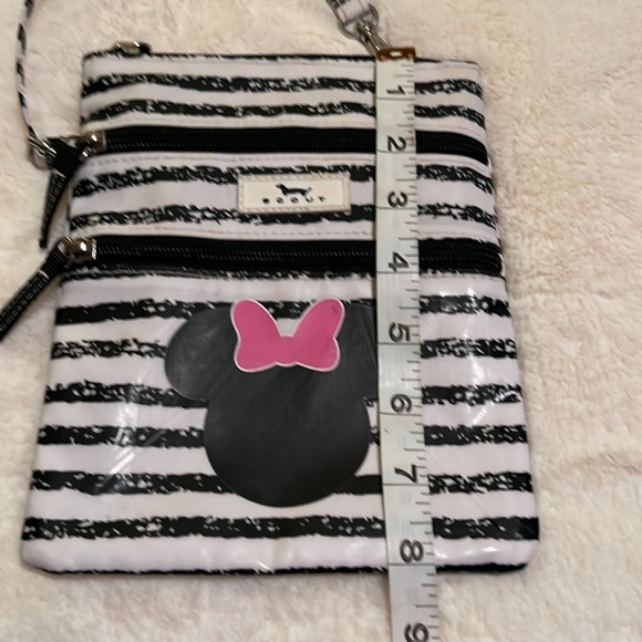 SCOUT Minnie Mouse Crossbody Bag - Picture 10 of 11